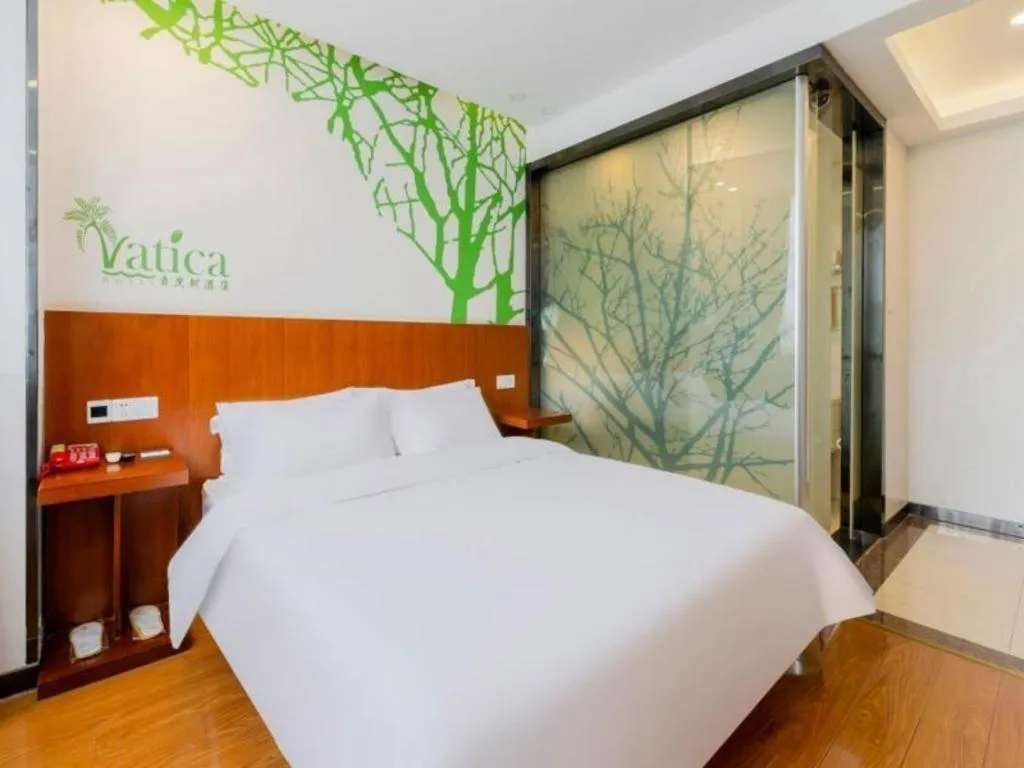 Bed in Vatica ShangHai Pudong Airport Disney Huaxia(E) Road Metro Station Hotel .