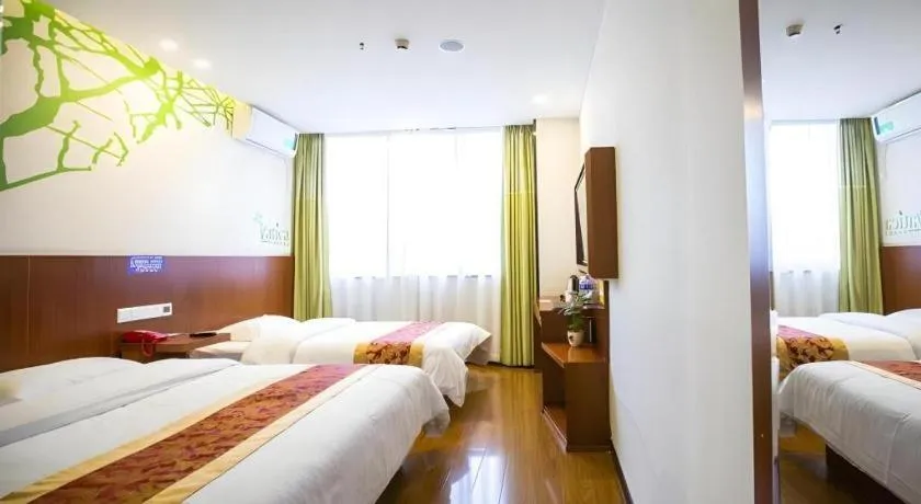 Bed in Vatica ShangHai Pudong Airport Disney Huaxia(E) Road Metro Station Hotel .