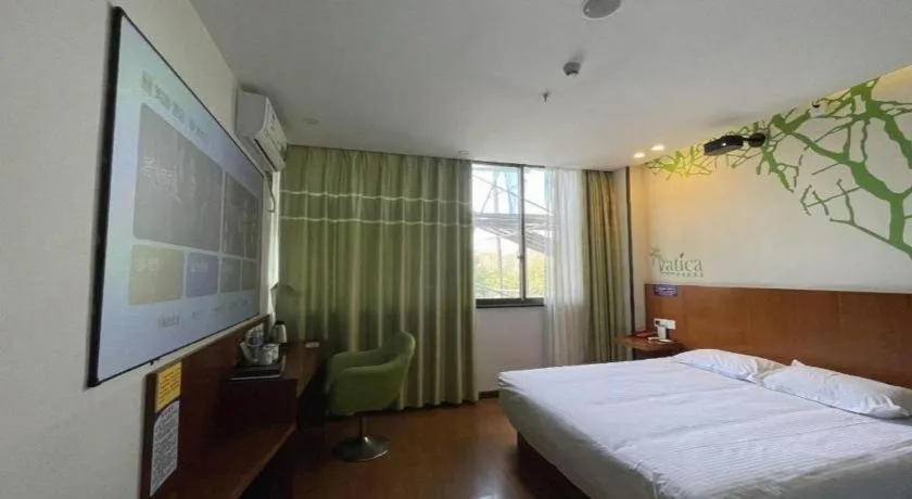 Bed in Vatica ShangHai Pudong Airport Disney Huaxia(E) Road Metro Station Hotel .