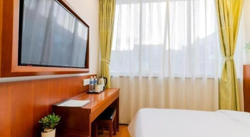 Bed in Vatica ShangHai Pudong Airport Disney Huaxia(E) Road Metro Station Hotel .