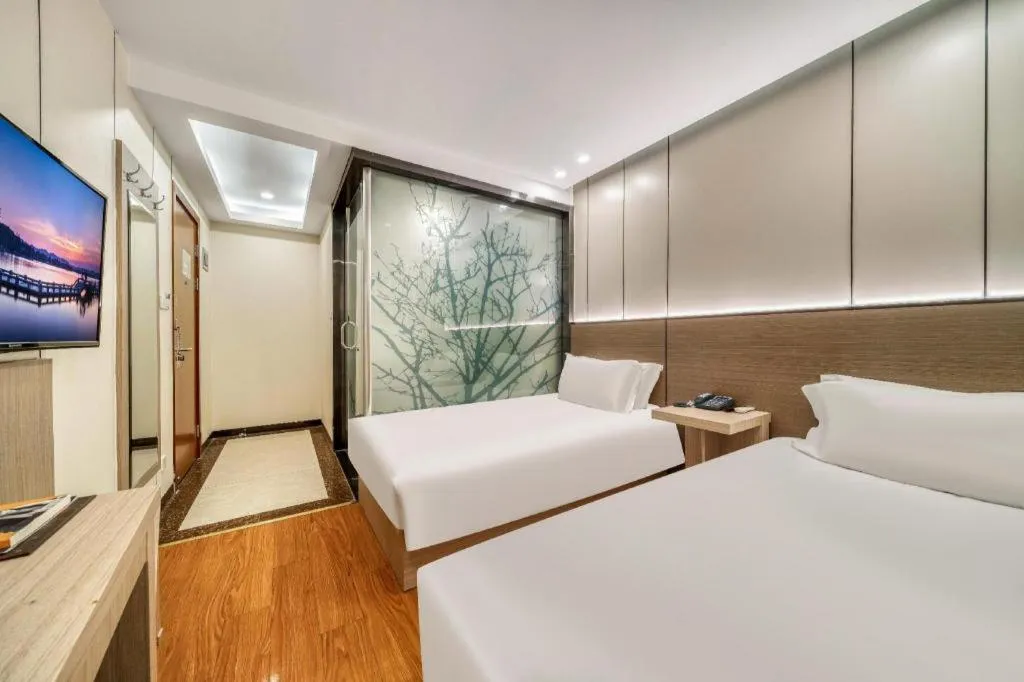 Bed in Vatica ShangHai Pudong Airport Disney Huaxia(E) Road Metro Station Hotel .