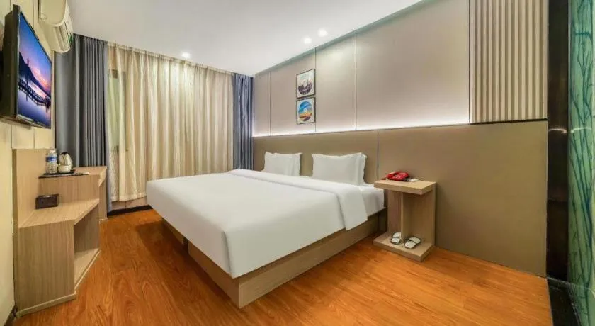 Bed in Vatica ShangHai Pudong Airport Disney Huaxia(E) Road Metro Station Hotel .