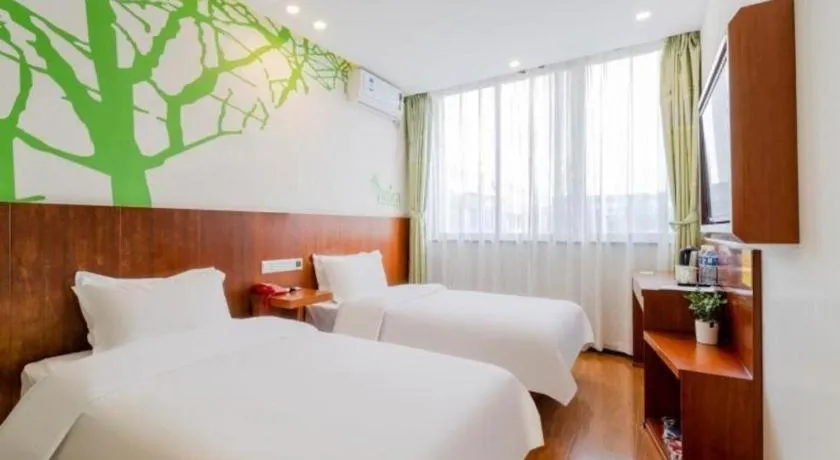 Bed in Vatica ShangHai Pudong Airport Disney Huaxia(E) Road Metro Station Hotel .