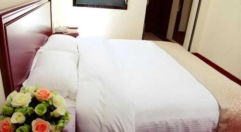Bed in GreenTree Inn Nanjing Dachang Getang Metro Station Express Hotel