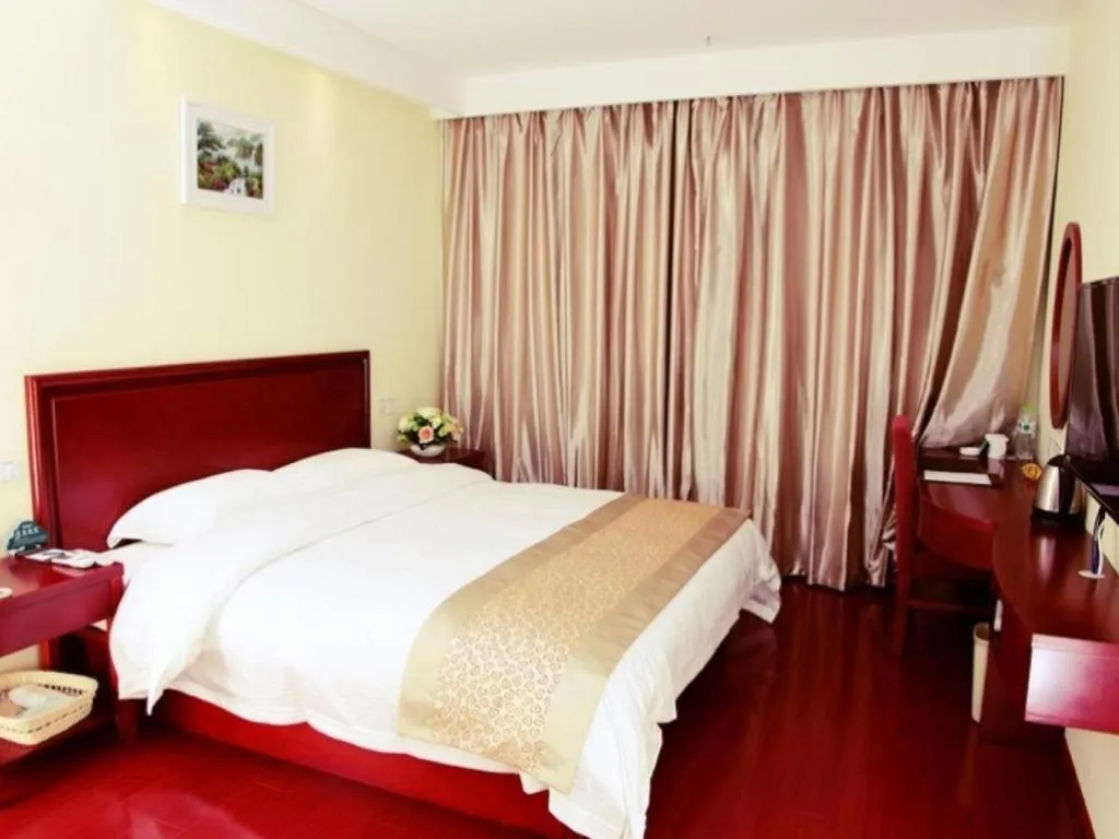 Bed in GreenTree Inn Nanjing Dachang Getang Metro Station Express Hotel