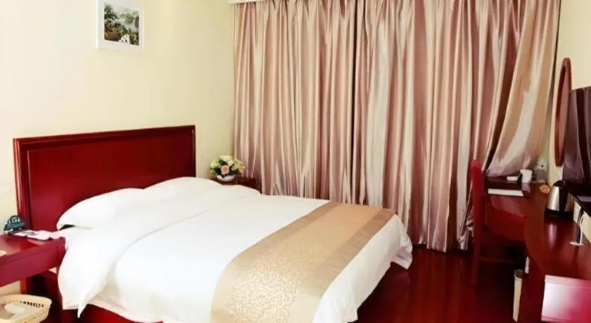 Bed in GreenTree Inn Nanjing Dachang Getang Metro Station Express Hotel