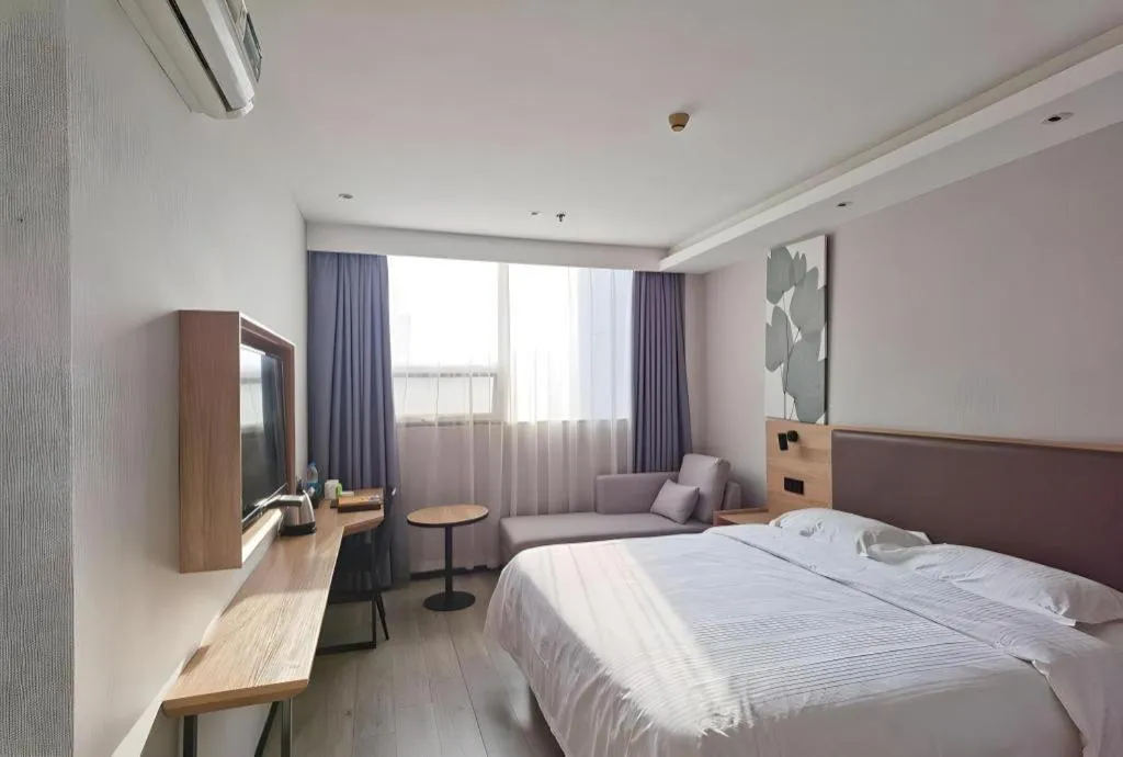 Bed in GreenTree Inn Nanjing Dachang Getang Metro Station Express Hotel