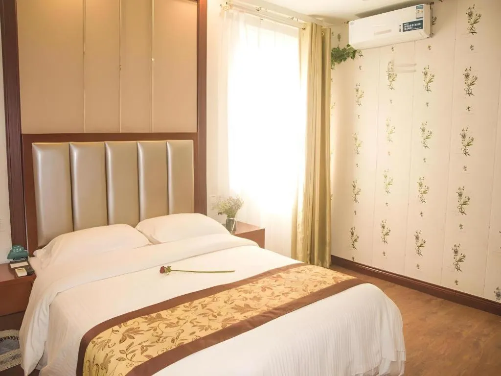 Bed in GreenTree Inn JiangSu Wuxi Jiangyin City QinGYAng Town Fuqian Road Express Hotel