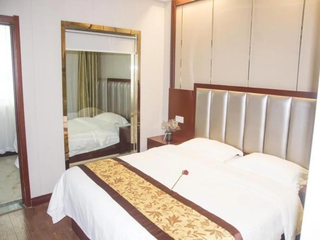 Bed in GreenTree Inn JiangSu Wuxi Jiangyin City QinGYAng Town Fuqian Road Express Hotel
