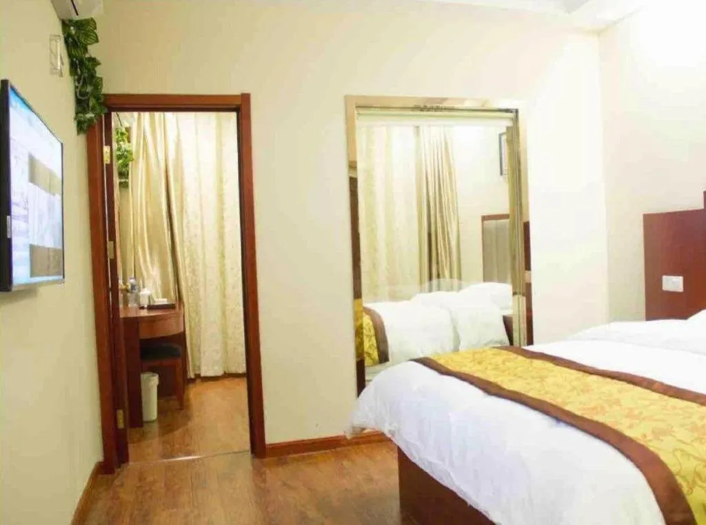 Bed in GreenTree Inn JiangSu Wuxi Jiangyin City QinGYAng Town Fuqian Road Express Hotel