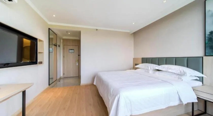 Bed in GreenTree Inn Chizhou Pingtian Lake Qingfeng Avenue Business Hotel