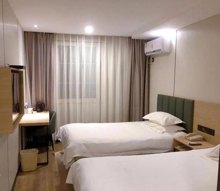 Bed in GreenTree Inn Yangzhou Slender West Lake Wencheng Attic Express Hotel