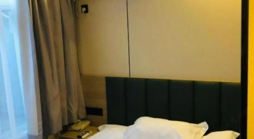 Bed in GreenTree Inn Yangzhou Slender West Lake Wencheng Attic Express Hotel