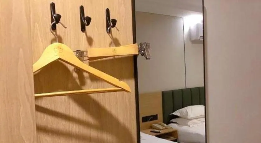 Bed in GreenTree Inn Yangzhou Slender West Lake Wencheng Attic Express Hotel