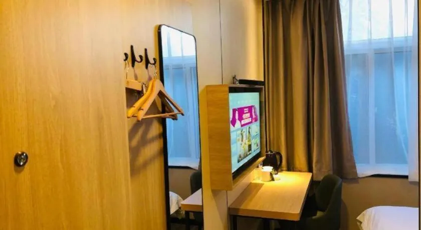 Bed in GreenTree Inn Yangzhou Slender West Lake Wencheng Attic Express Hotel