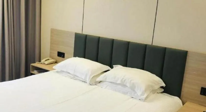 Bed in GreenTree Inn Yangzhou Slender West Lake Wencheng Attic Express Hotel