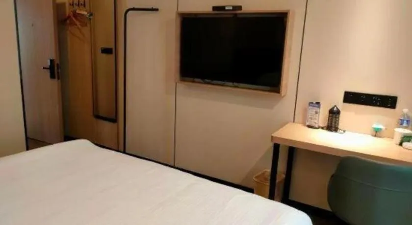 Bed in GreenTree Inn Yangzhou Slender West Lake Wencheng Attic Express Hotel