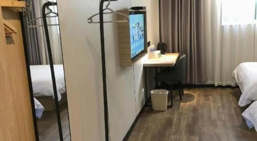 Bed in GreenTree Inn Yangzhou Slender West Lake Wencheng Attic Express Hotel