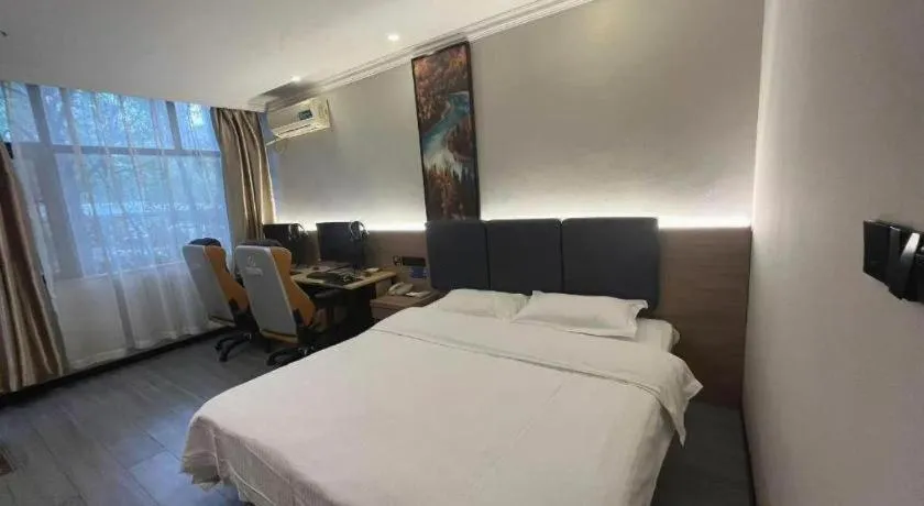 Bed in GreenTree Inn Shanghai MinHang ZhuanQiao Subway Station East ZhuanXing Road Shell Hotel