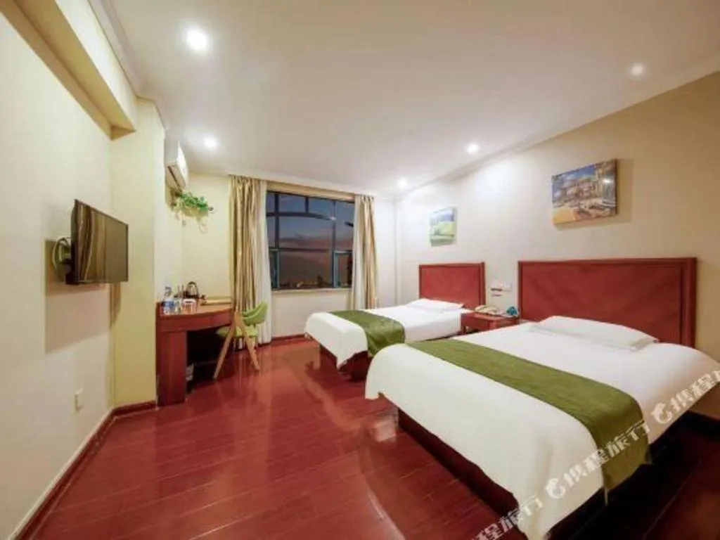Bed in GreenTree Inn Shanghai MinHang ZhuanQiao Subway Station East ZhuanXing Road Shell Hotel