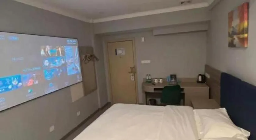 Bed in GreenTree Inn Shanghai MinHang ZhuanQiao Subway Station East ZhuanXing Road Shell Hotel