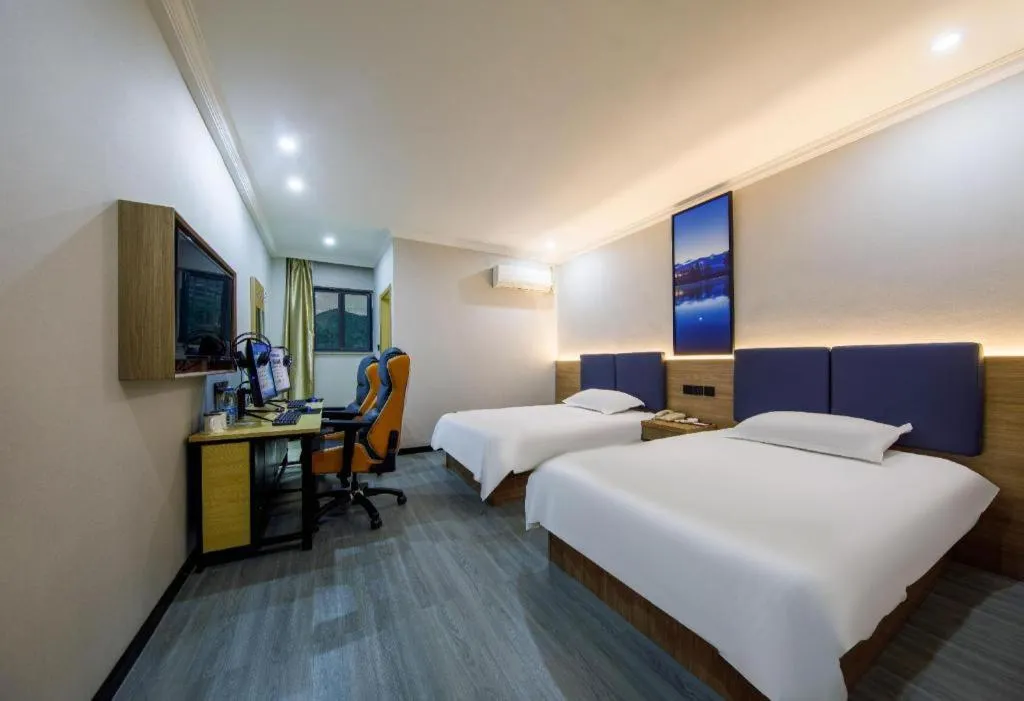 Bed in GreenTree Inn Shanghai MinHang ZhuanQiao Subway Station East ZhuanXing Road Shell Hotel