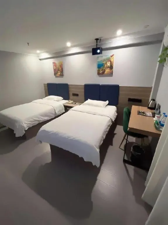 Bed in GreenTree Inn Shanghai MinHang ZhuanQiao Subway Station East ZhuanXing Road Shell Hotel