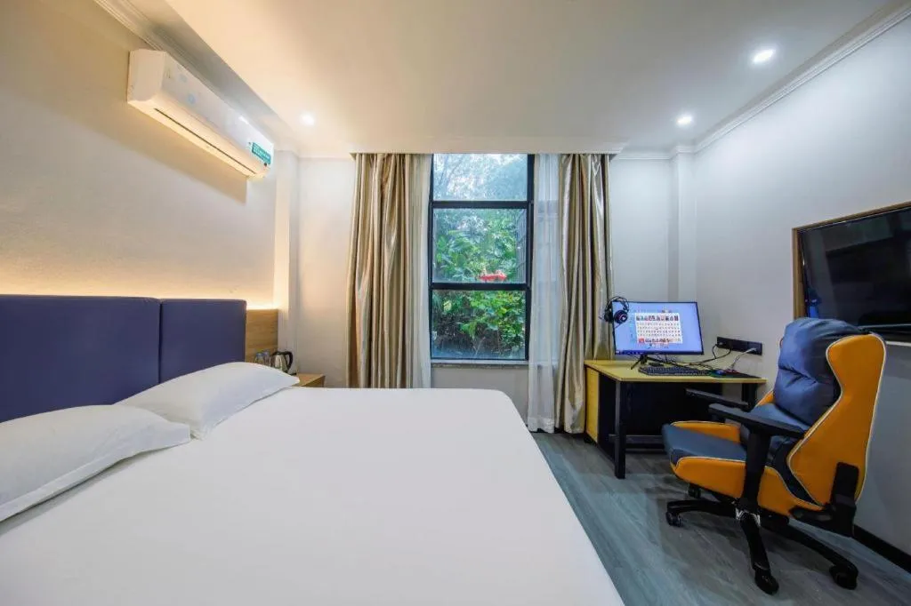 Bed in GreenTree Inn Shanghai MinHang ZhuanQiao Subway Station East ZhuanXing Road Shell Hotel