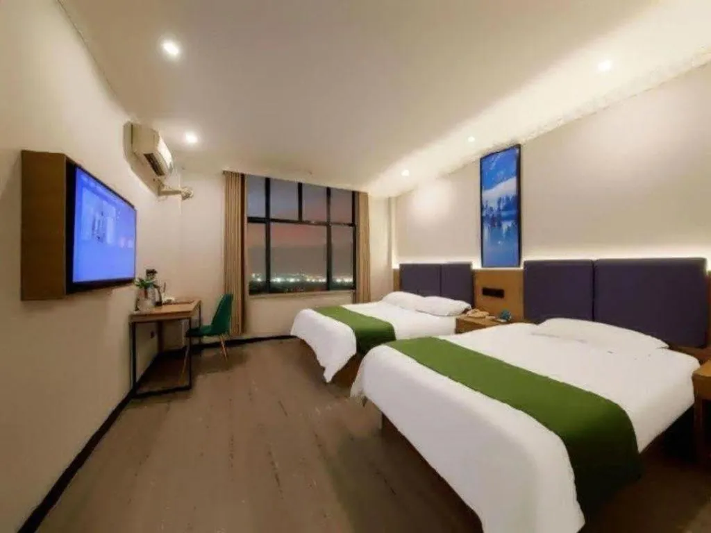 Bed in GreenTree Inn Shanghai MinHang ZhuanQiao Subway Station East ZhuanXing Road Shell Hotel