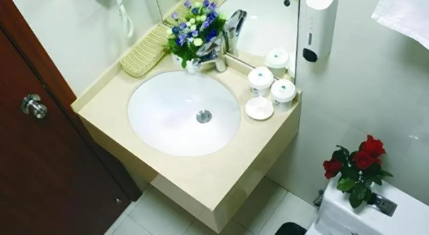 GreenTree Inn Shanghai MinHang ZhuanQiao Subway Station East ZhuanXing Road Shell Hotel