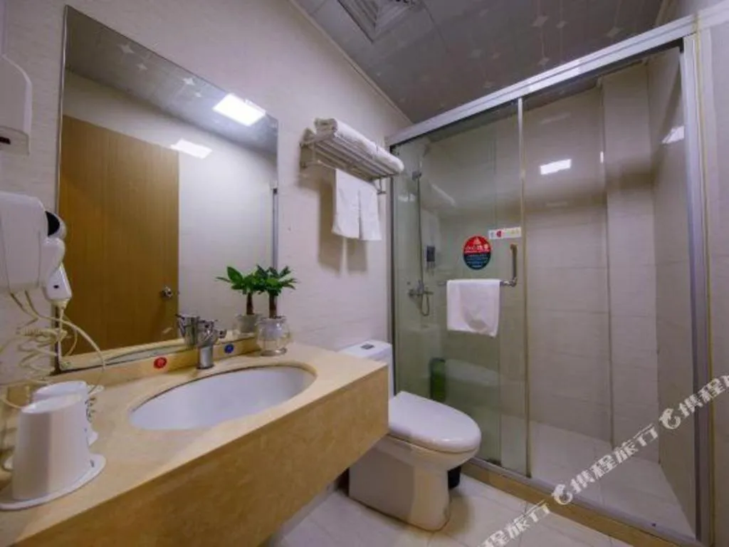 GreenTree Inn Shanghai MinHang ZhuanQiao Subway Station East ZhuanXing Road Shell Hotel
