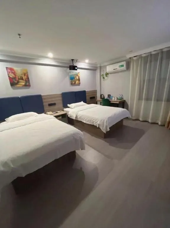 Bed in GreenTree Inn Shanghai MinHang ZhuanQiao Subway Station East ZhuanXing Road Shell Hotel