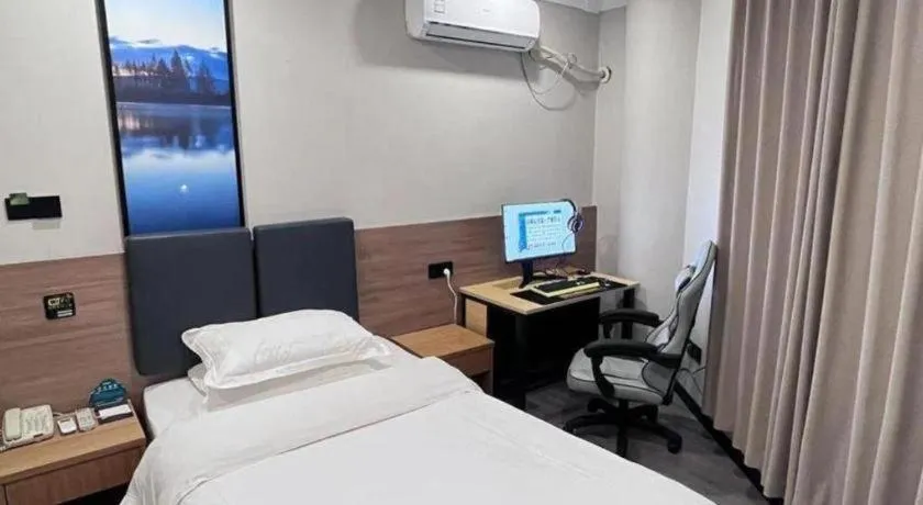 Bed in GreenTree Inn Shanghai MinHang ZhuanQiao Subway Station East ZhuanXing Road Shell Hotel