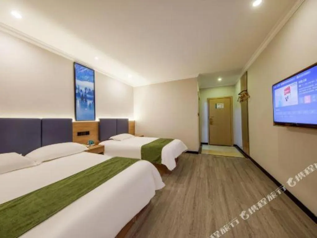Bed in GreenTree Inn Shanghai MinHang ZhuanQiao Subway Station East ZhuanXing Road Shell Hotel