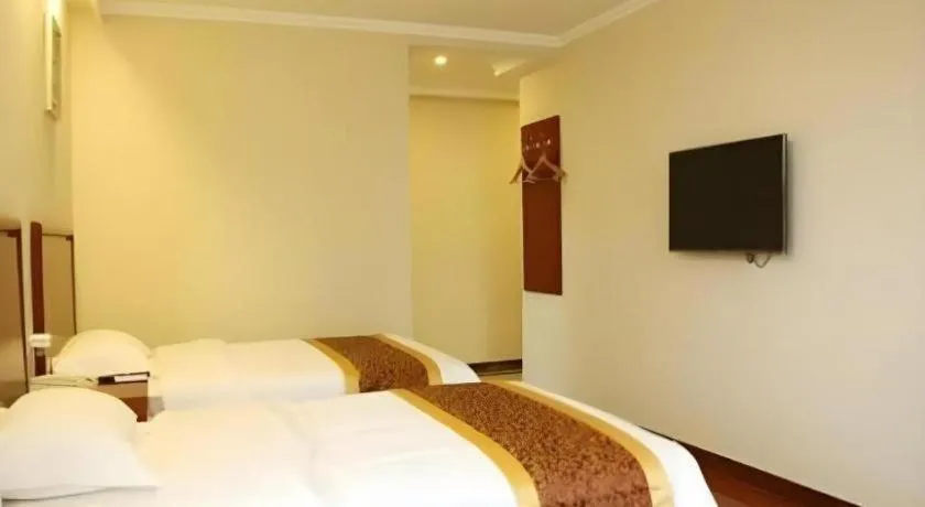Bed in GreenTree Inn Shanghai MinHang ZhuanQiao Subway Station East ZhuanXing Road Shell Hotel