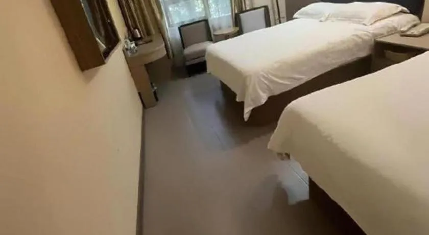 Bed in GreenTree Inn Shanghai MinHang ZhuanQiao Subway Station East ZhuanXing Road Shell Hotel