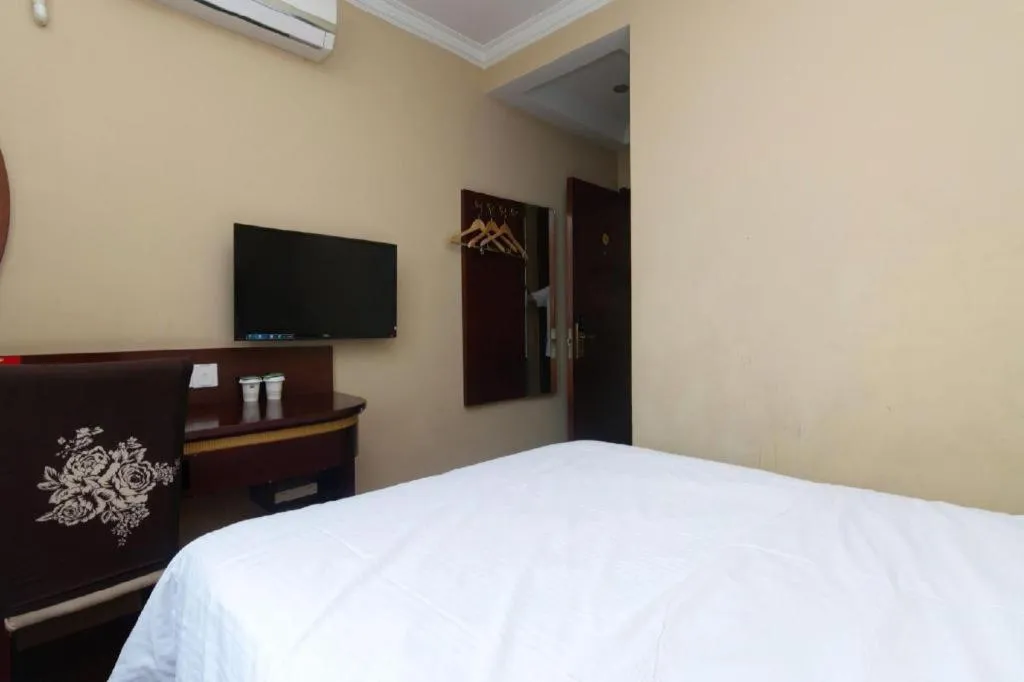 Bed in GreenTree Inn Shanghai Hongqiao Airport Huqingping Highway Shell Hotel