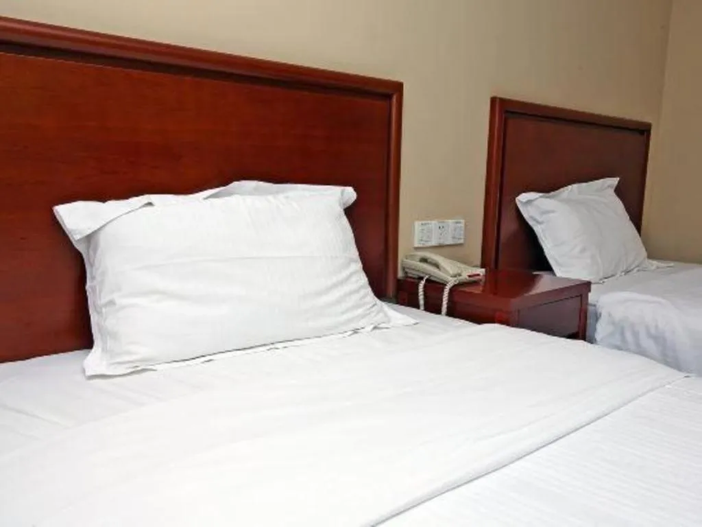 Bed in GreenTree Inn Shanghai Hongqiao Airport Huqingping Highway Shell Hotel