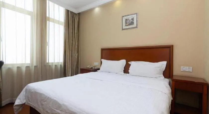 Bed in GreenTree Inn Shanghai Hongqiao Airport Huqingping Highway Shell Hotel