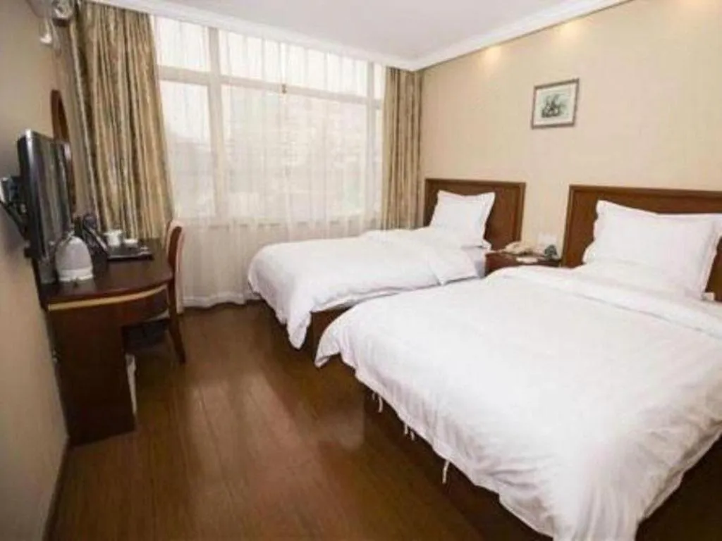 Bed in GreenTree Inn Shanghai Hongqiao Airport Huqingping Highway Shell Hotel