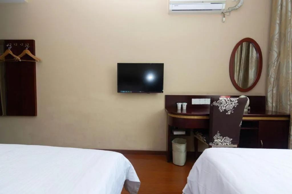 Bed in GreenTree Inn Shanghai Hongqiao Airport Huqingping Highway Shell Hotel