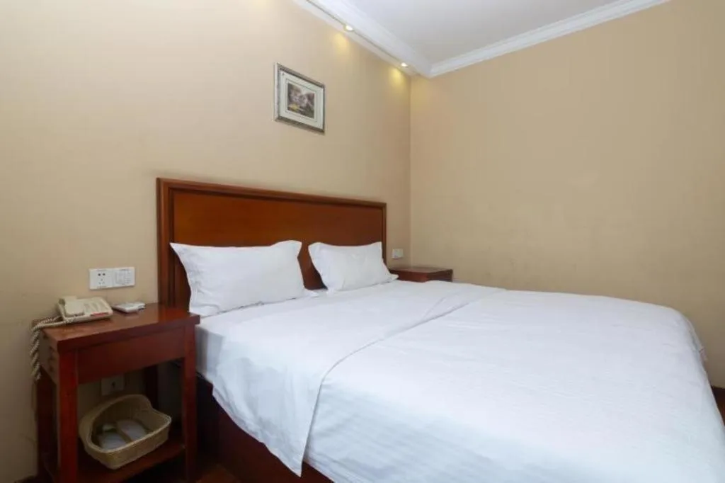 Bed in GreenTree Inn Shanghai Hongqiao Airport Huqingping Highway Shell Hotel