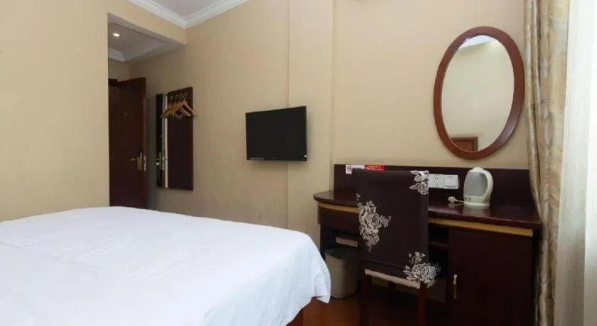 Bed in GreenTree Inn Shanghai Hongqiao Airport Huqingping Highway Shell Hotel