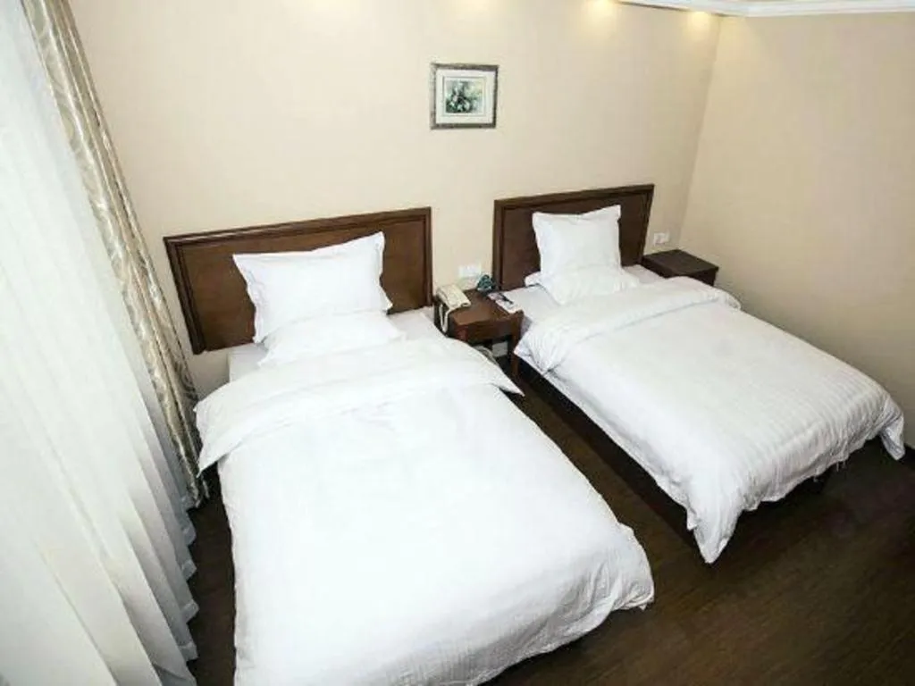 Bed in GreenTree Inn Shanghai Hongqiao Airport Huqingping Highway Shell Hotel
