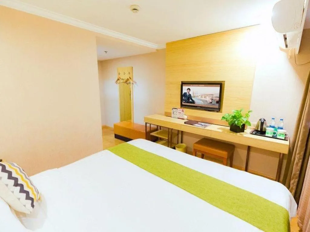 Bed in GreenTree Inn Shanghai Guangxin Road Tongji Hospital Express Hotel