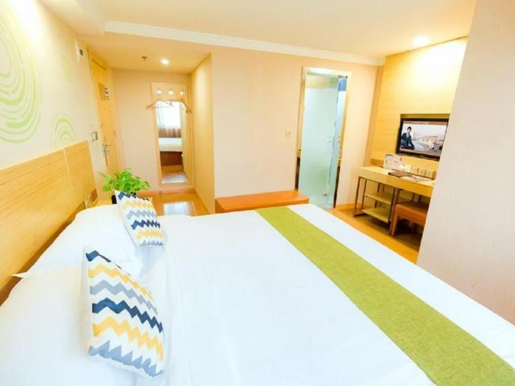 Bed in GreenTree Inn Shanghai Guangxin Road Tongji Hospital Express Hotel