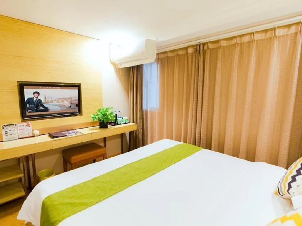 Bed in GreenTree Inn Shanghai Guangxin Road Tongji Hospital Express Hotel