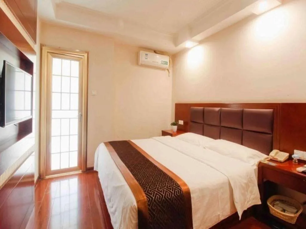 Bed in GreenTree Inn HeFei LongChuan Road South Hefei Railway Station Business Hotel