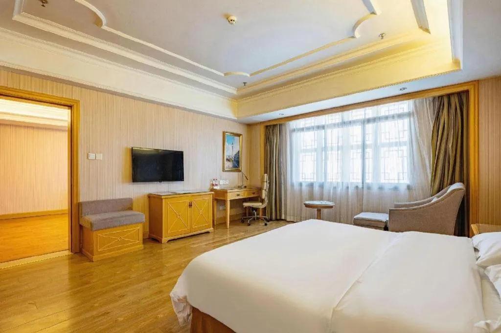 Bed in Vienna International Hotel Lhasa Potala Palace