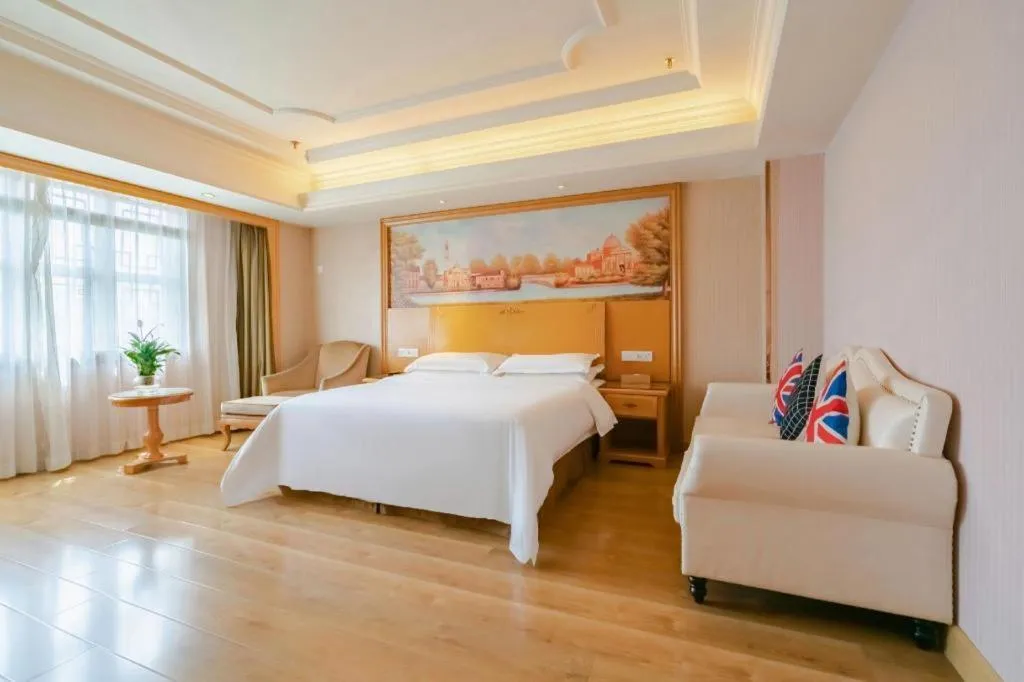 Bed in Vienna International Hotel Lhasa Potala Palace